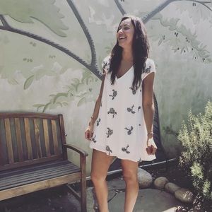 Moving Must Go!White grey embroidered shift dress!